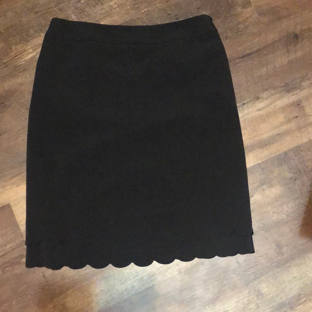Scolleped Bottom Black Skirt-Knee Length-Size 6